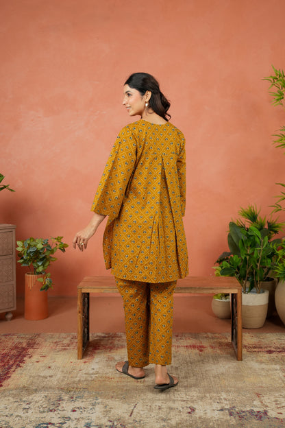 Kamal Jaali Maternity & Nursing Co-ord Set