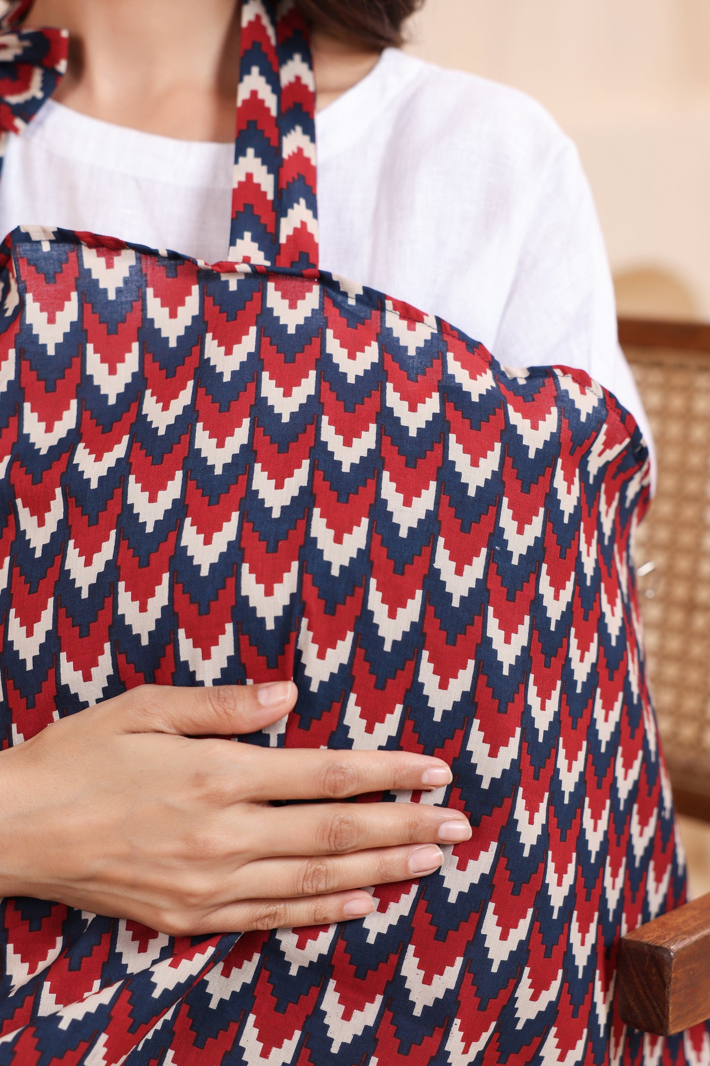 Patterned ZigZag Feeding Cover